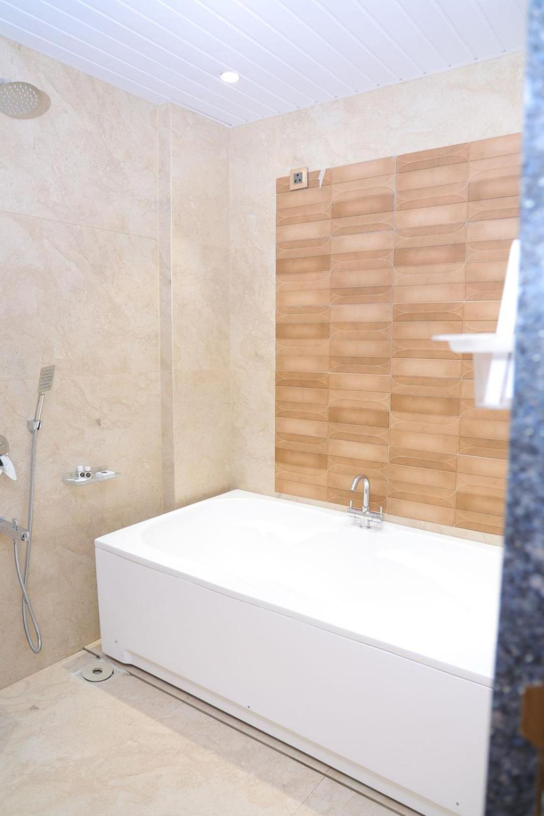 Pruthvi Executive, Hotel 3*