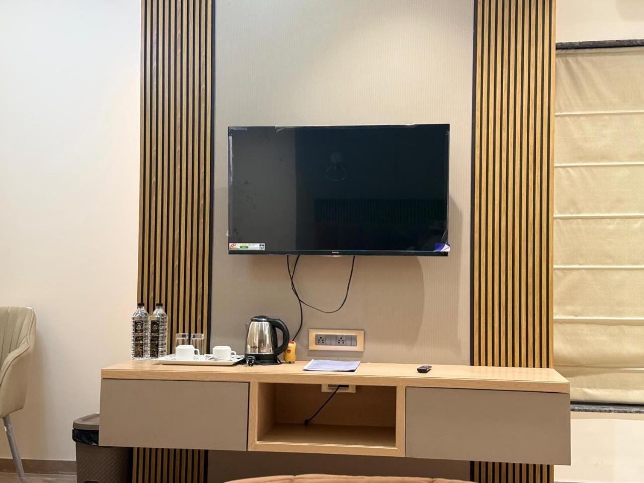Pruthvi Executive, 3*